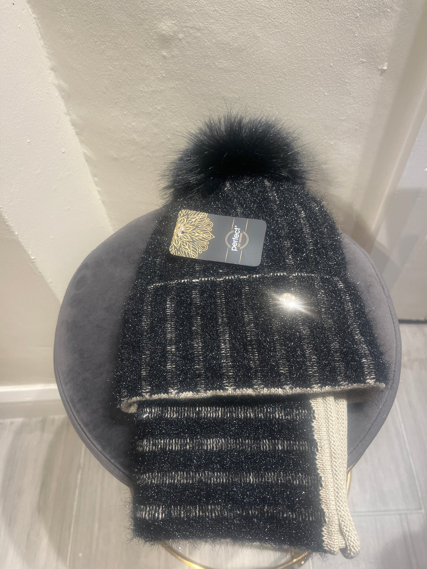 Black hat & snood set