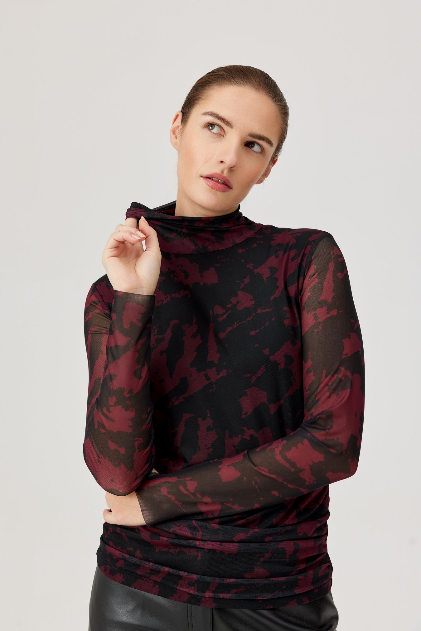 Burgundy/Black Top