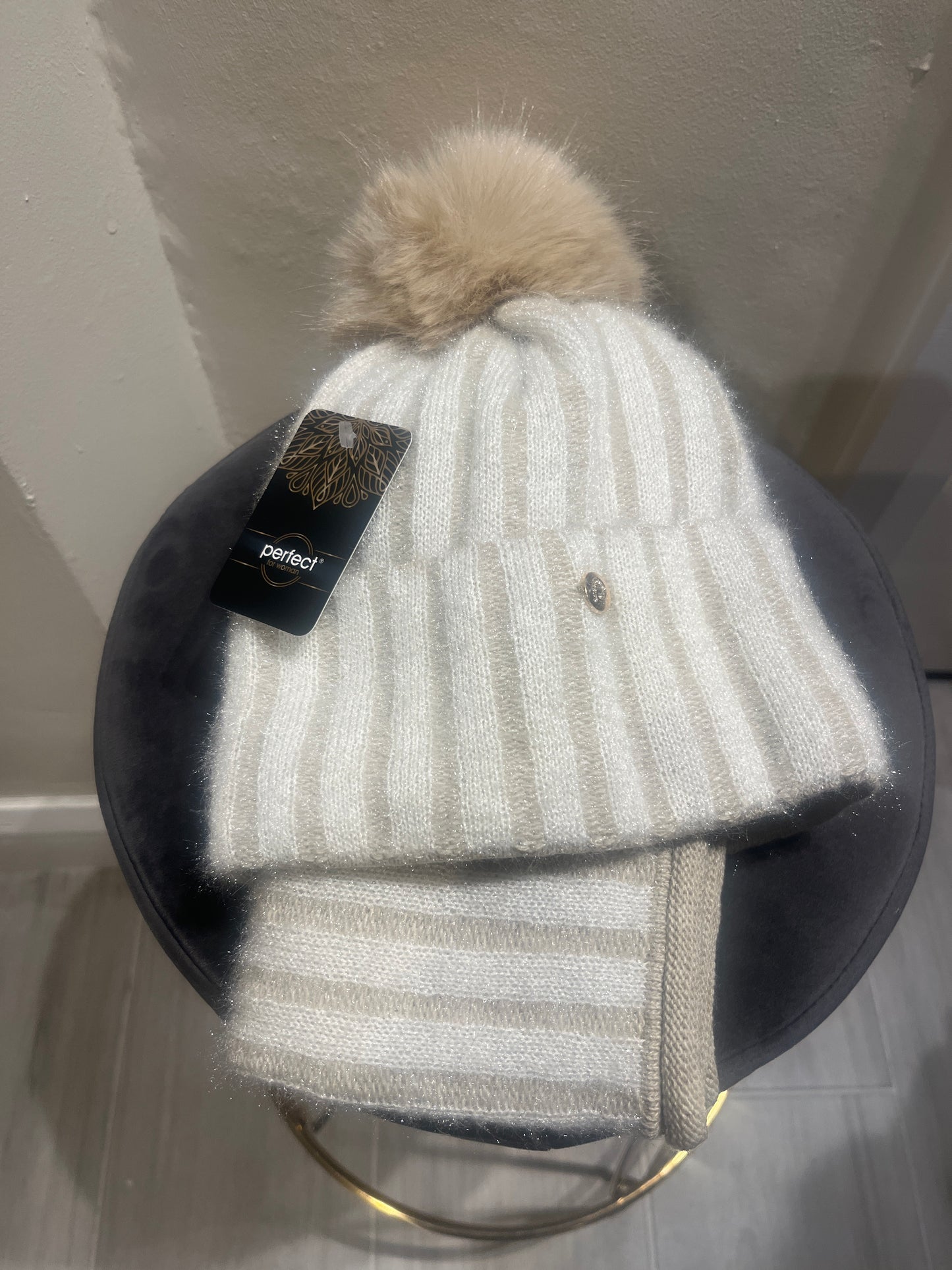 Cream hat & snood set
